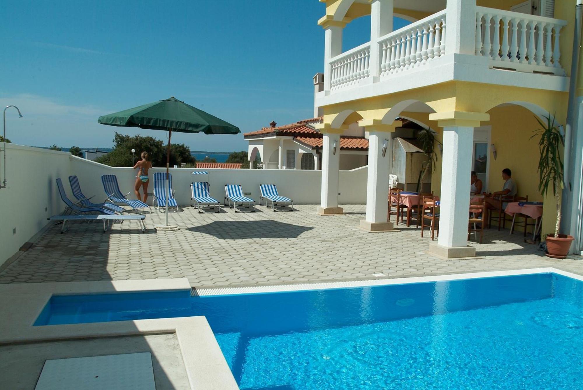 Rooms With A Swimming Pool Peroj, Fazana - 2235 Экстерьер фото
