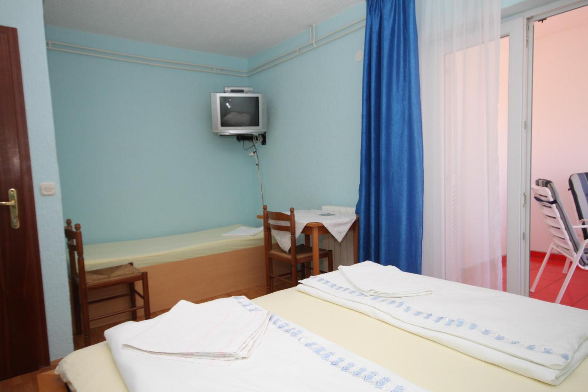 Rooms With A Swimming Pool Peroj, Fazana - 2235 Номер фото