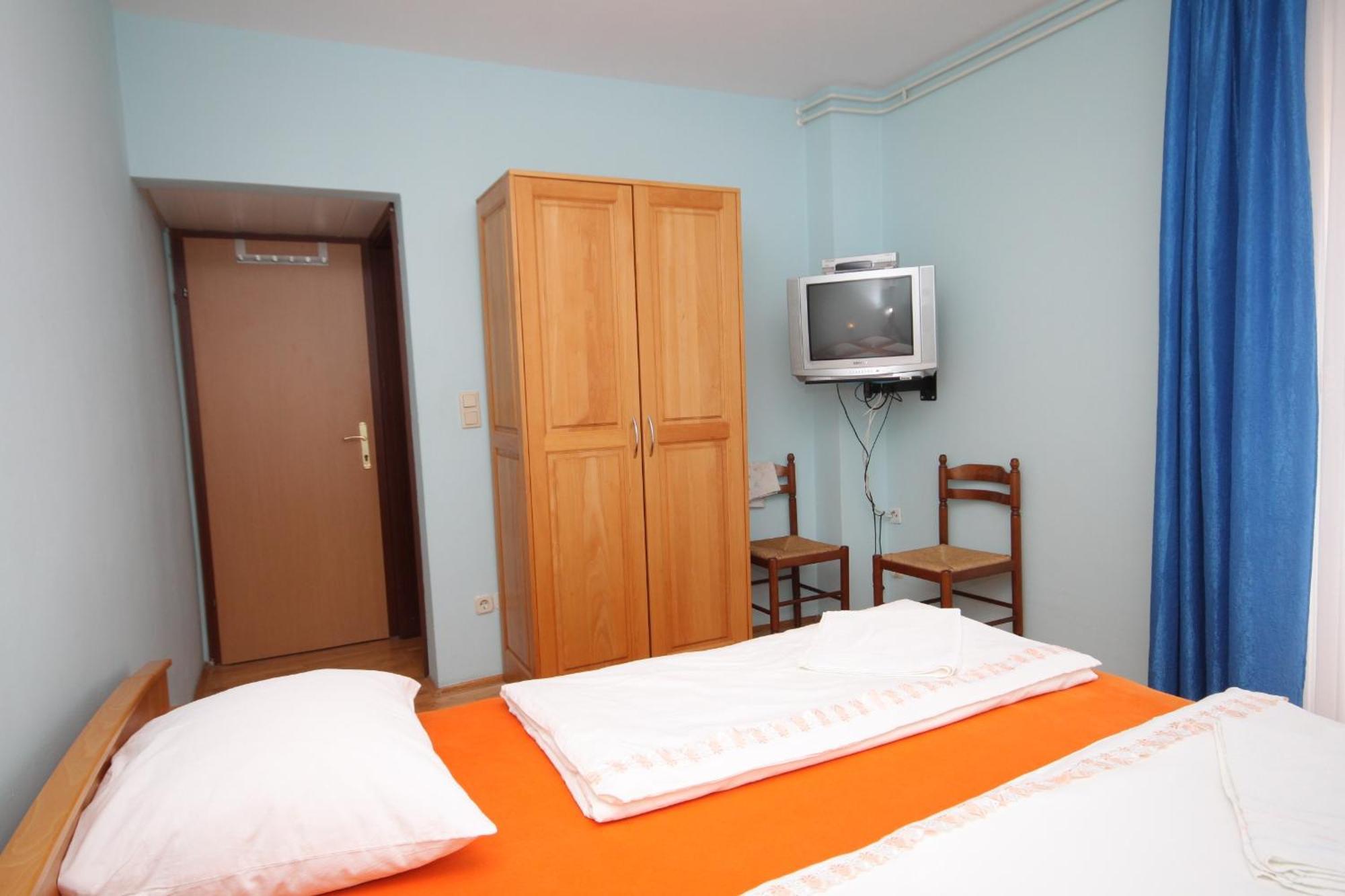 Rooms With A Swimming Pool Peroj, Fazana - 2235 Номер фото